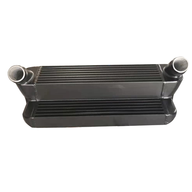 在選擇質(zhì)量?jī)?yōu)良的中冷器的同時(shí)維護(hù)清潔也要得到重視